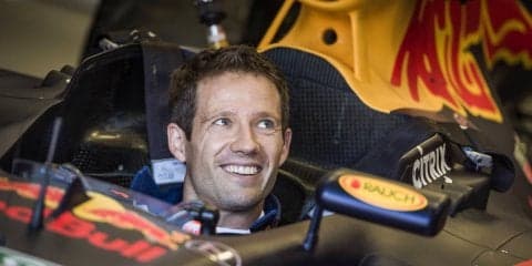 オジエがF1チャンピオンマシンRB7をドライブ
