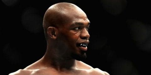 ジョーンズがUFCライトヘビー級王座返り咲き、コーミエをTKOで下す