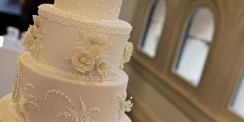 K-1王者・武尊、葉っぱ1枚あればいい肉体を披露…渡辺代表の結婚式で『YATTA!』