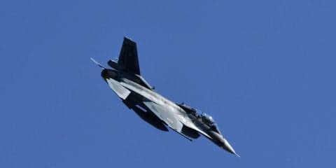 【SUPER GT 最終戦】航空自衛隊 F-2 戦闘機がウエルカムフライト…ベイパー出たっ