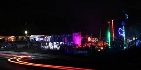 【ニュル24時間】雨中の激走！ トップ争いはAMGとポルシェ、スバルはクラス1位復帰