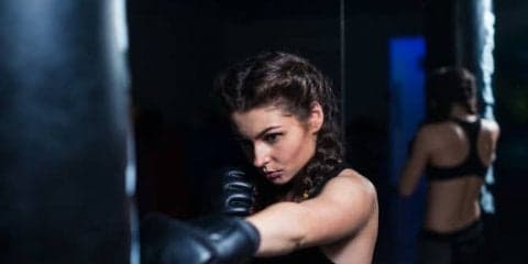 「激しい運動を行うと、英語を早く覚えられる」ってホント？DMM英会話と暗闇フィットネスがコラボ