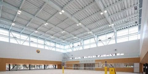 全天候型のインドアビーチバレーボールコート、トヨタが建設
