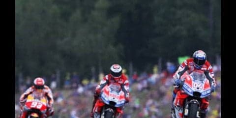 ドゥカティがワンツー。ドヴィツィオーゾが独走のマルケスに「待った！」