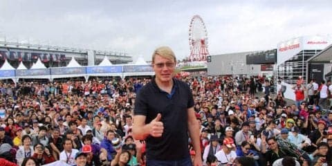 ハッキネン登場予定、直筆サイン入りポストカードをファンに手渡し　鈴鹿サウンド・オブ・エンジン