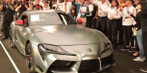 トヨタ スープラ 新型、量産第一号車が210万ドルで落札…新車価格の約40倍