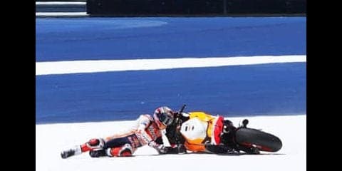 トップ快走のマルケス、まさかの転倒。得意中の得意コースで墓穴掘る