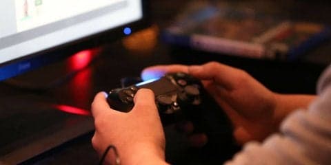 【eスポーツ選手向けセルフケア動画コラム#02】親指や母指球の疲労回復のツボ「魚際（ギョサイ）」