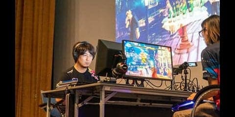 プロゲーマー・ウメハラの試合に熱狂。大阪から広がる 「eスポーツ」の波