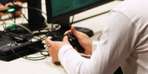 【eスポーツ選手向けセルフケア動画コラム#07】長時間プレイの疲れに「二の腕後面（上腕三頭筋）」ストレッチ