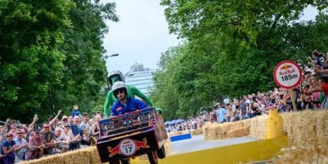 スープラやネコバスも登場！ ふざけているようで奥が深い、レッドブル・ボックスカートレース…ロンドン大会