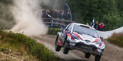 WRCフィンランド：ラトバラが6本のベストタイムを記録し首位。ミークは総合2位に、タナックは総合4位に