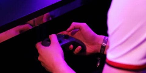 【eスポーツ選手向けセルフケア動画コラム#08】イライラを解消させるツボ「郄門（ゲキモン）」