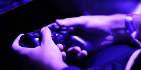 【eスポーツ選手向けセルフケア動画コラム#12】ストレートネック対策への特効ツボ「手三里（テサンリ）」