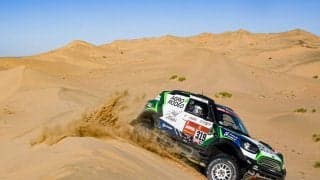 サウジアラビアで2020年のダカールが開幕、初日トップはMINIのザーラ