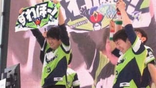 【eBASEBALL】大逆転Vヤクルト「梅野投手が一番強い」　フル回転の右腕に敬礼