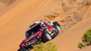 2020年ダカール：アル‐アティヤに10分差をつけてサインツが首位で最終日へ