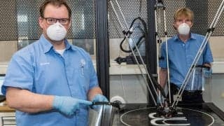 フォルクスワーゲン、3Dプリンターでフェイスシールドを生産