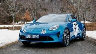 エステバン・オコン、アルピーヌA110Sを駆りモンテカルロで走行を披露