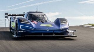 フォルクスワーゲン・モータースポーツ、電動スポーツカーID.Rのプロジェクトを完了