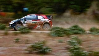 WRCサルディニア：5度のベストタイムでオジエが首位に。エバンスは総合2番手に浮上