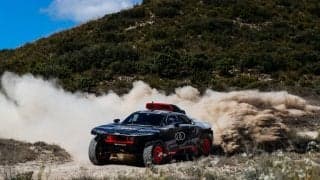 アウディがRS Q e-tronプロトタイプを実戦コンデションでテスト、サインツ「すぐに好感触」