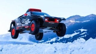 ケン・ブロックがGPアイスレースでアウディRS Q e-tronをドライブ