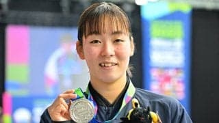 世界選手権で輝いた高校生スイマーの木下あいら、タッチ差で金メダルを逃すも「パリでは一番いい色を」
