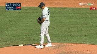 まだまだいるメジャーの“クセ強”投手 キャッチャー見える？と心配になるほど横向き投法