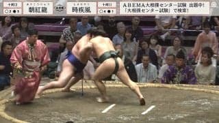 行司を襲ったハプニングの連鎖 “背中越し”の決着に「逃げるのも必死」同情の声