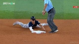 吉田正尚の同僚が申告敬遠直後に意地の逆転タイムリー　さらに右飛で一塁からタッチアップする好走塁にファン「素晴らしいいいいいい」