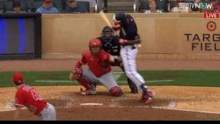 なんでこっち来る！？めちゃくちゃ曲がるスライダーがすっぽ抜け あわや死球に打者びっくり