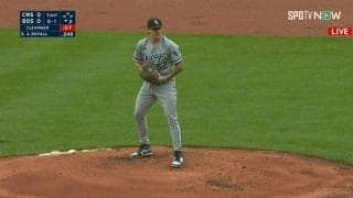 吉田正尚も困惑気味？解説者から「落ち着きがない」と言われるクセが強い相手投手の“足ふみふみ”投法