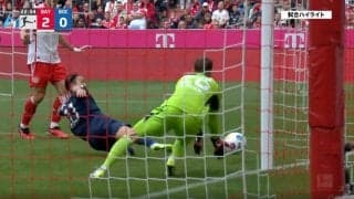 “ジャガー”浅野拓磨、王者バイエルンにフルボッコも速さを見せた 得点未遂のダイナミックな攻撃で日本代表FWが意地を見せたシーン