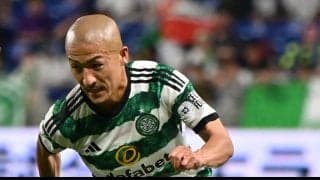 前田大然、空中戦で「頭突き」事故発生！！強烈ヘッドバットを弾き返す“石頭”ぶりに相手DFが転倒悶絶、あわや担架の緊急事態！