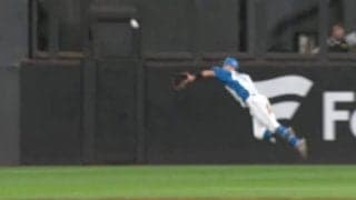 イチローに直接指導を受けた男が躍動！本職じゃないのに天才的スーパープレー “高卒3年目の新星”日本ハム・細川凌平の「空飛ぶダイビングキャッチ」に球場騒然