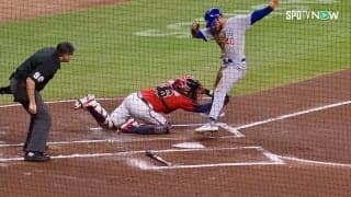 「神走塁」「これはうまい」鈴木誠也の同僚がイチローばり“忍者走塁” 大事な一戦で“神回避”本塁生還