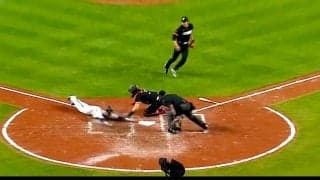 藤浪晋太郎、決死のダッシュ＆トスも…「アウトだろ！」「よく見とった審判」タイミングはギリギリ…快足走者の生還を許して決定的瞬間