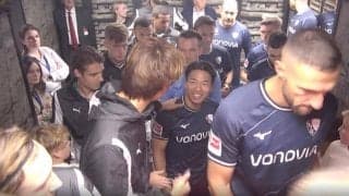 「この試合熱すぎるな」「仲良し！」 ドイツで実現！日本代表の“矛盾対決” 浅野拓磨と板倉滉の試合前の熱い抱擁が話題に