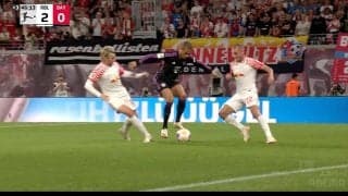 スタジアム騒然！ルーレット炸裂の瞬間　DF2人を手玉に取ったエグすぎる圧倒的なボールテクニック