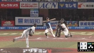 球場騒然！あわや死球レベル 打者のバットに当てる“恐怖の内角ストレート” 絶体絶命のピンチで投じたロッテ・坂本光士郎の「魔球」が炸裂した瞬間