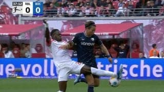 “ジャガー浅野殺し” 驚異の身体能力をもつバケモノがいた！ ゴール前に抜け出した浅野を爆速スライディングで吹っ飛ばす… 若き仏代表のパワーがエグすぎる