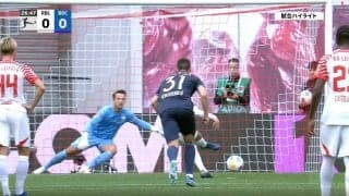 「神降臨」 片手一本で止める、がっちりキャッチ… ゴール入る気がしねえ！浅野ボーフムの守護神が1試合2本のPKストップ　絶体絶命のピンチを救った“神セーブ”の瞬間