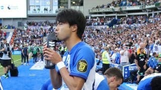 「上手すぎやろ」三笘薫の”後ろ向きトラップ”がエグい！ロングボールを鮮やかに収めた瞬間に「神」など賞賛の声