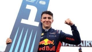 「列の先頭に近づいた」角田裕毅の”相棒”に19歳ホープが浮上⁉来季のRBシート争いはレッドブルジュニアの新星も選択肢に「良い仕事をしている」