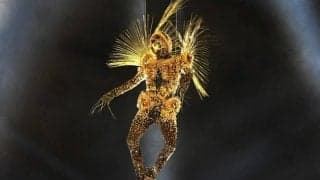 “黄金男”が語ったパリ五輪閉会式の舞台裏 15キロもあった衣装で“視界不良”のピンチに!?「どこにいるか分からなくなった」