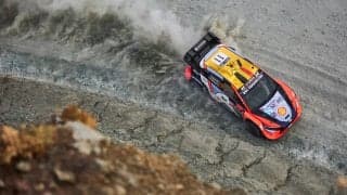 WRCアクロポリス：次々と襲いかかるパンクとアクシデント。ティエリー・ヌービルがついに首位浮上