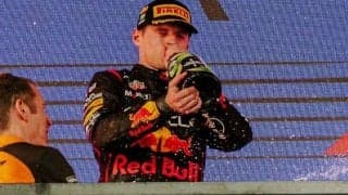 表彰台でシャンパンがぶ飲み…フェルスタッペンの“抗議行動”が波紋　元F1レーサーが苦言「プロ意識に欠け、失礼な行為だ」