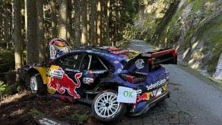 WRCジャパン：SS3でクラッシュアウトのジョッシュ・マカリアン、現場に救急車が到着