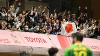 手話で国歌斉唱　音に頼らず観客応援　デフリンピック・ハンドボール